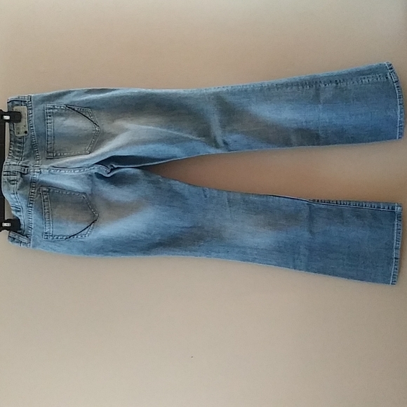Classic Denim Lightwash Boot-Cut Fit Jeans - Picture 4 of 10